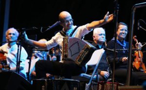 FOTO DE PEDRO URRESTI PARA FIESTAS DE BILBAO. CONCIERTO DE KORRONTZI CON LA BOS EN ABANDOIBARRA