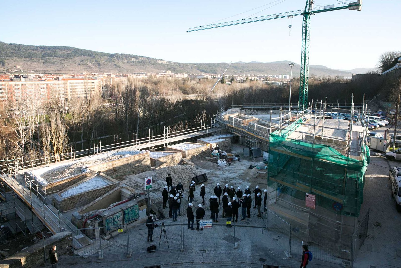 Las obras en el baluarte de Parma descubren un arco del “puente durmiente” que conectaba con el tablero levadizo del portal de Rochapea