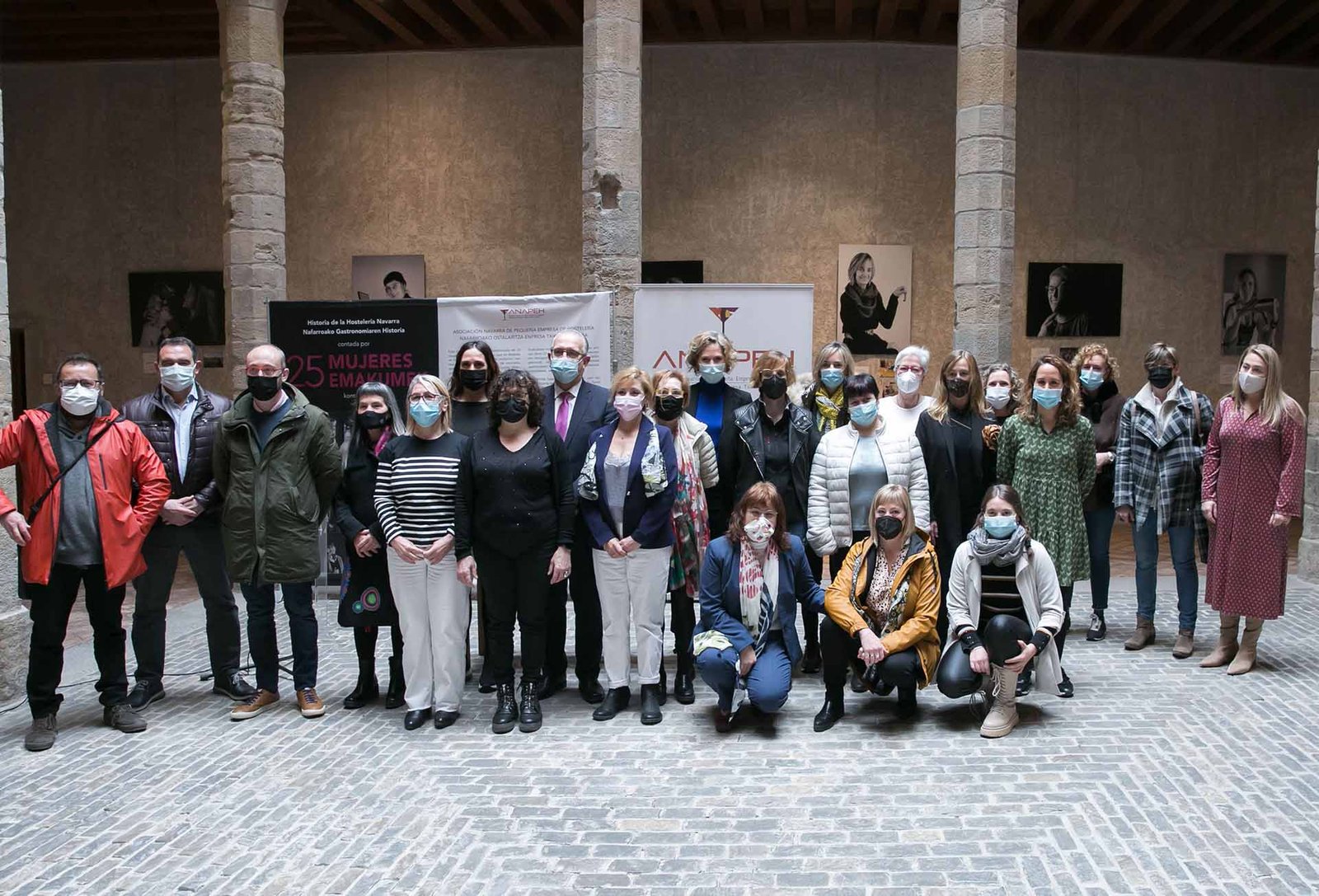 ‘Historia de la hostelería navarra contada por las mujeres’ la muestra-homenaje que recoge fotografías y testimonios ha quedado hoy abierta en Condestable