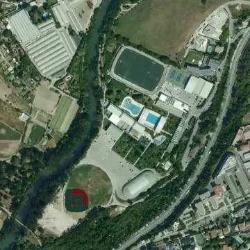 El Ayuntamiento reordenará las lindes de la Ciudad Deportiva Amaya para establecer de un camino peatonal junto al Arga que permita el paseo por la margen