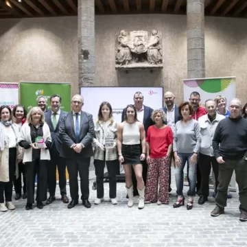 El Tour Universo Mujer promociona el deporte femenino y sus logros con un recinto de 3.000 metros cuadrados en la Plaza del Castillo el fin de semana del 9 al 11 de junio