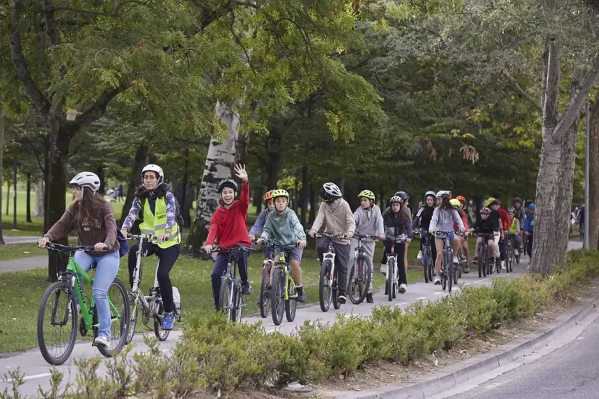 Un millar de bicis aparcarán este viernes en la Ciudadela en la Bicicletada escolar 2023, una actividad que se enmarca en la Semana de la Movilidad