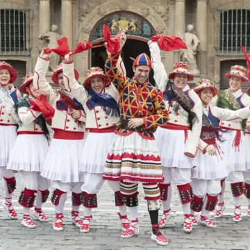 Duguna – Iruñeko Dantzariak celebrará este sábado una kalejira por su 75 aniversario junto a 300 dantzaris y músicos y la comparsa de Gigantes y Cabezudos de Pamplona