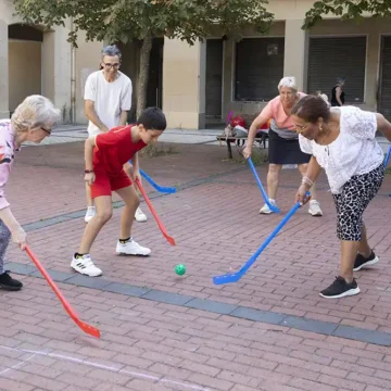 Estos días se celebran en Pamplona las primeras Olimpiadas Intergeneracionales de la ciudad dentro del programa ‘En Verano Muévete’