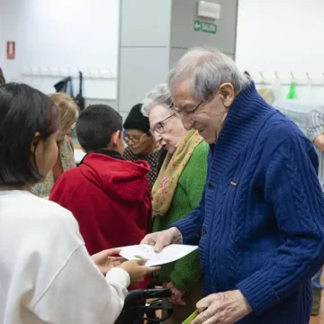 entrega postales navideñas mayores