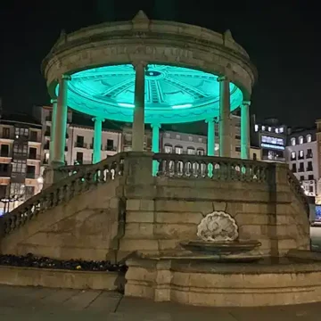 iluminación kiosco verde plaza del castillo