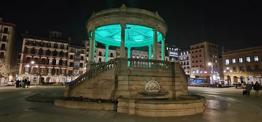 iluminación kiosco verde plaza del castillo