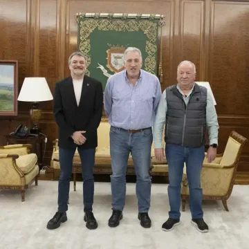 reunión alcalde y presidente asociación amigos sahara